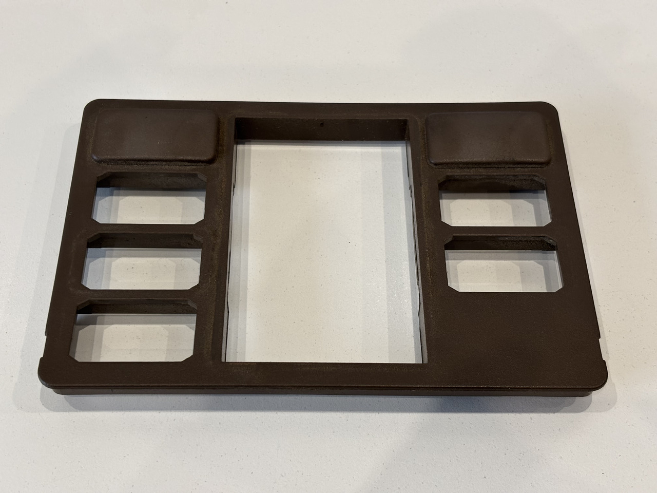 John Deere 6110 6210 Płytka Obudowa Ramka L113568 - Førerhus og interiør for Landbruksteknikk: bilde 1 John Deere 6110 6210 Płytka Obudowa Ramka L113568 - Førerhus og interiør for Landbruksteknikk: bilde 1