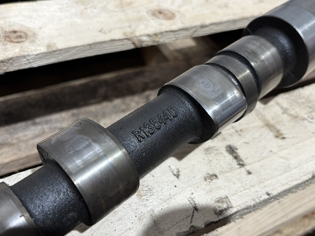 John Deere 6610 6810 6820 6620 Wałek Rozrządu R135440 RE56578 R133812 - Kamaksel for Landbruksteknikk: bilde 3 John Deere 6610 6810 6820 6620 Wałek Rozrządu R135440 RE56578 R133812 - Kamaksel for Landbruksteknikk: bilde 3