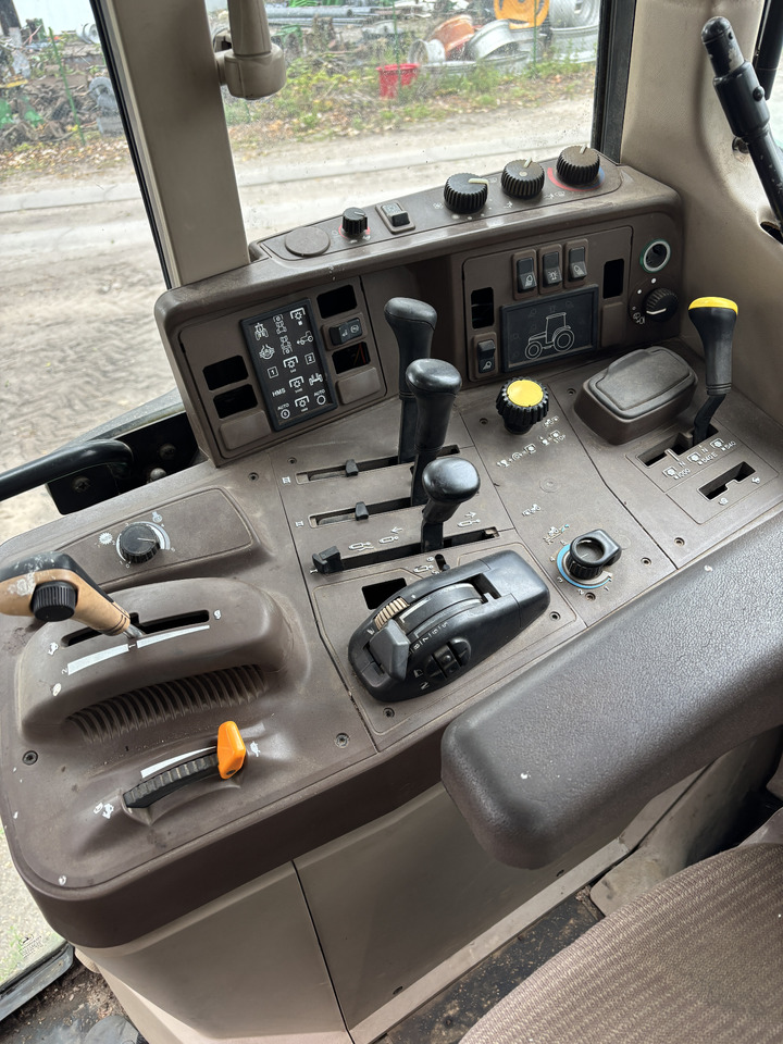 John Deere 6820 6920 - kabina plastiki licznik przełączniki - Førerhus og interiør: bilde 1 John Deere 6820 6920 - kabina plastiki licznik przełączniki - Førerhus og interiør: bilde 1