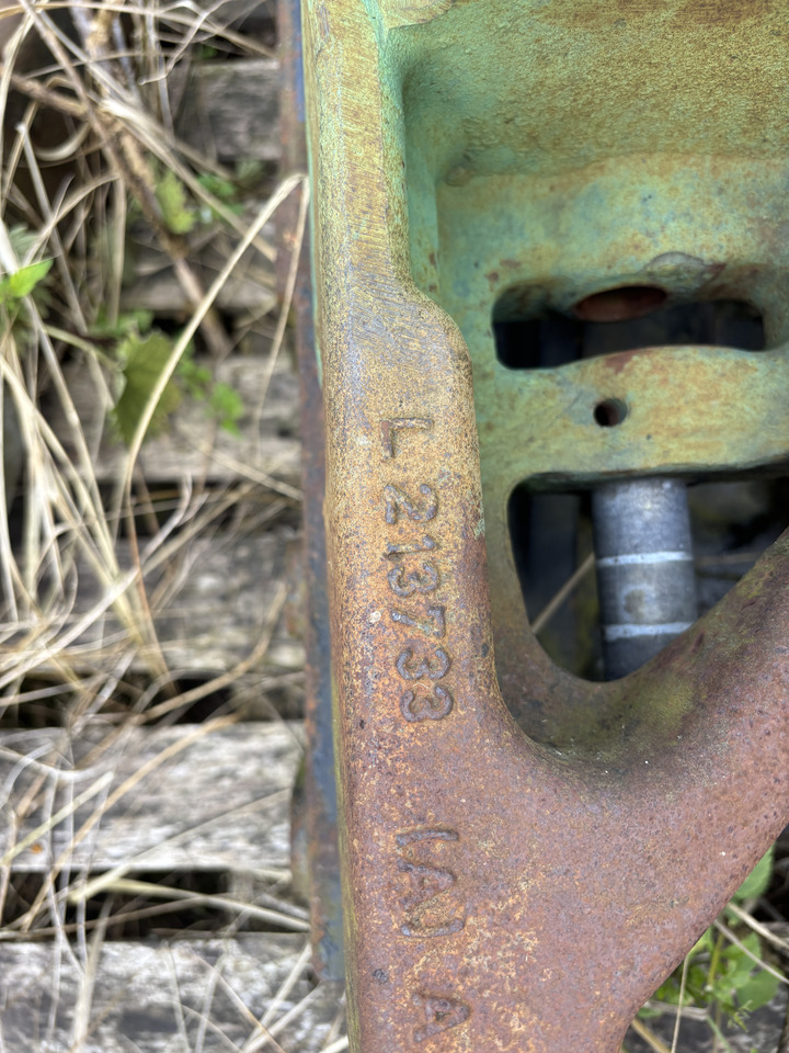 John Deere 6xxxR - support osi przedniej L213734 L213733 - Foraksel: bilde 2 John Deere 6xxxR - support osi przedniej L213734 L213733 - Foraksel: bilde 2