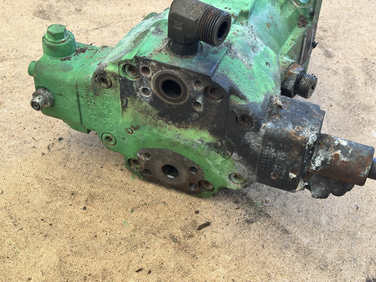 John Deere 8200 8300 8400 8500 Silnik hydrauliczny AXE83863 - Hydraulisk motor for Landbruksteknikk: bilde 2 John Deere 8200 8300 8400 8500 Silnik hydrauliczny AXE83863 - Hydraulisk motor for Landbruksteknikk: bilde 2