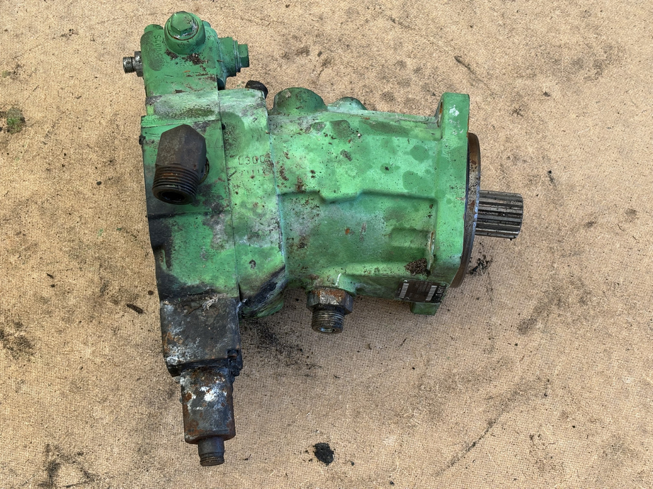 John Deere 8200 8300 8400 8500 Silnik hydrauliczny AXE83863 - Hydraulisk motor for Landbruksteknikk: bilde 1 John Deere 8200 8300 8400 8500 Silnik hydrauliczny AXE83863 - Hydraulisk motor for Landbruksteknikk: bilde 1