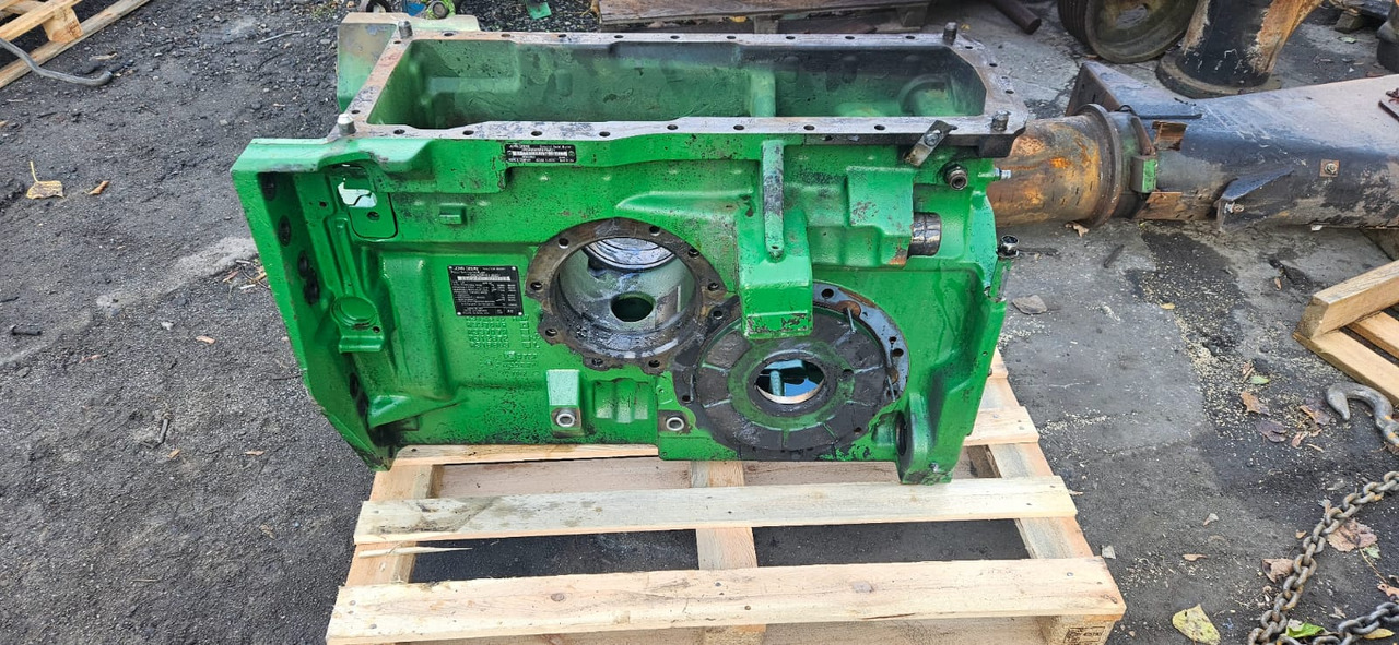 John Deere 8245R 8270R 8295R 8320R 8335R 8345R 8370R 8400R - skrzynka obudowa osi RE587130 RE587131 - Aksel og deler for Traktor: bilde 2 John Deere 8245R 8270R 8295R 8320R 8335R 8345R 8370R 8400R - skrzynka obudowa osi RE587130 RE587131 - Aksel og deler for Traktor: bilde 2