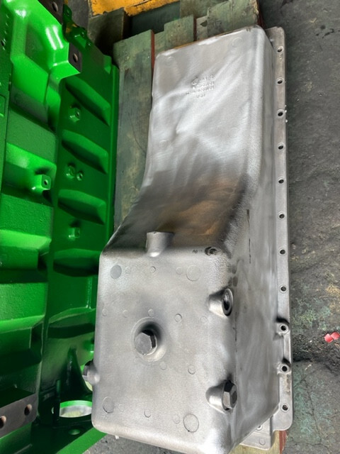 John Deere R519538 / R519542 miska olejowa - 9220 / 9300 / 9400 / 9430 / 9520 / 9630 / 7500 - Bunnpanne for Landbruksteknikk: bilde 2 John Deere R519538 / R519542 miska olejowa - 9220 / 9300 / 9400 / 9430 / 9520 / 9630 / 7500 - Bunnpanne for Landbruksteknikk: bilde 2