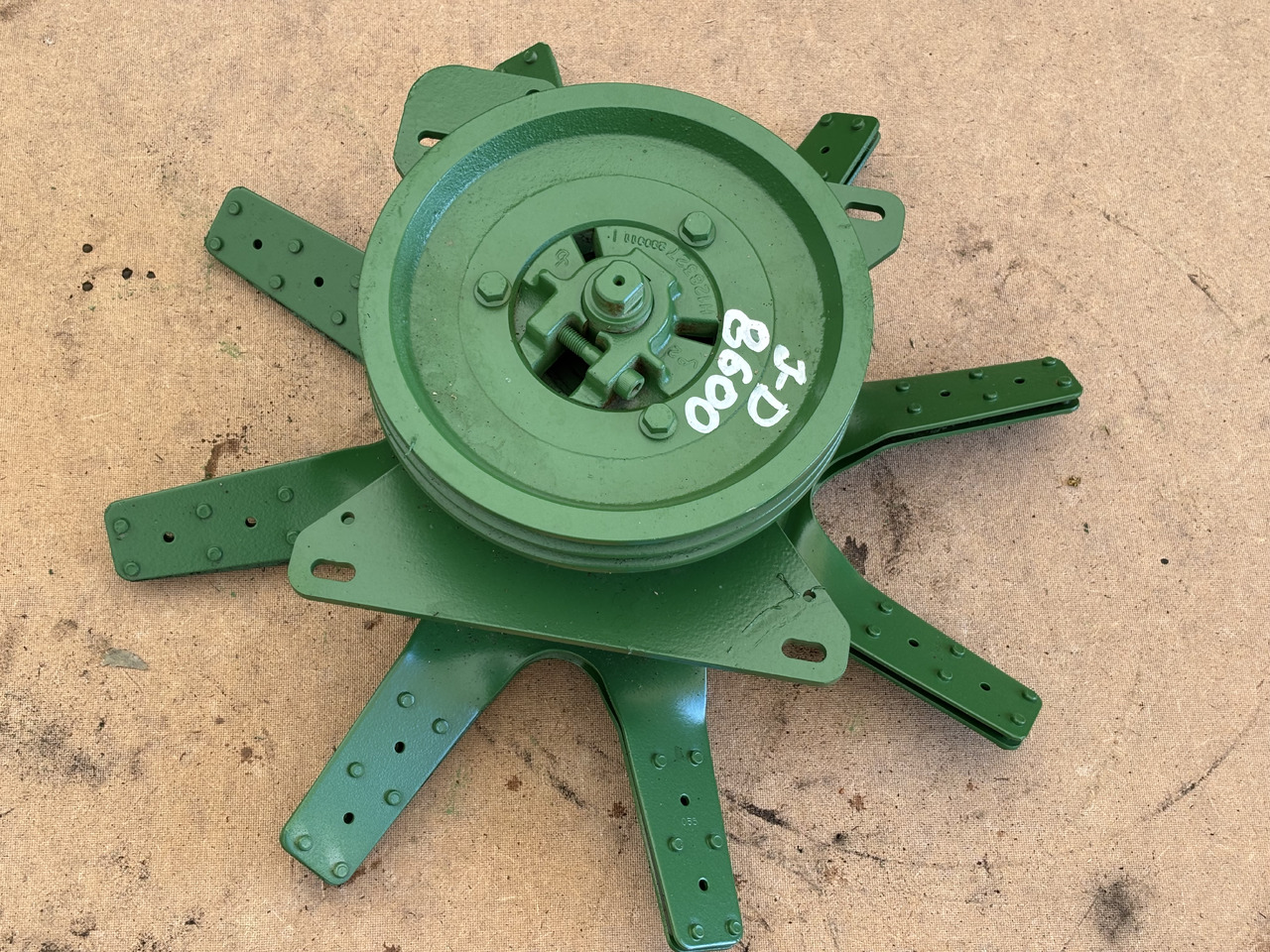 John Deere piasta + wiatrak wentylator fan H128327 - Vifte for Landbruksteknikk: bilde 1 John Deere piasta + wiatrak wentylator fan H128327 - Vifte for Landbruksteknikk: bilde 1