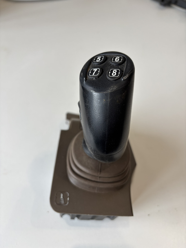 John Deere seria 6000 7000 8000 R - joystick 5-funkcyjny CommandARM RE573554 - Girspak for Landbruksteknikk: bilde 2 John Deere seria 6000 7000 8000 R - joystick 5-funkcyjny CommandARM RE573554 - Girspak for Landbruksteknikk: bilde 2