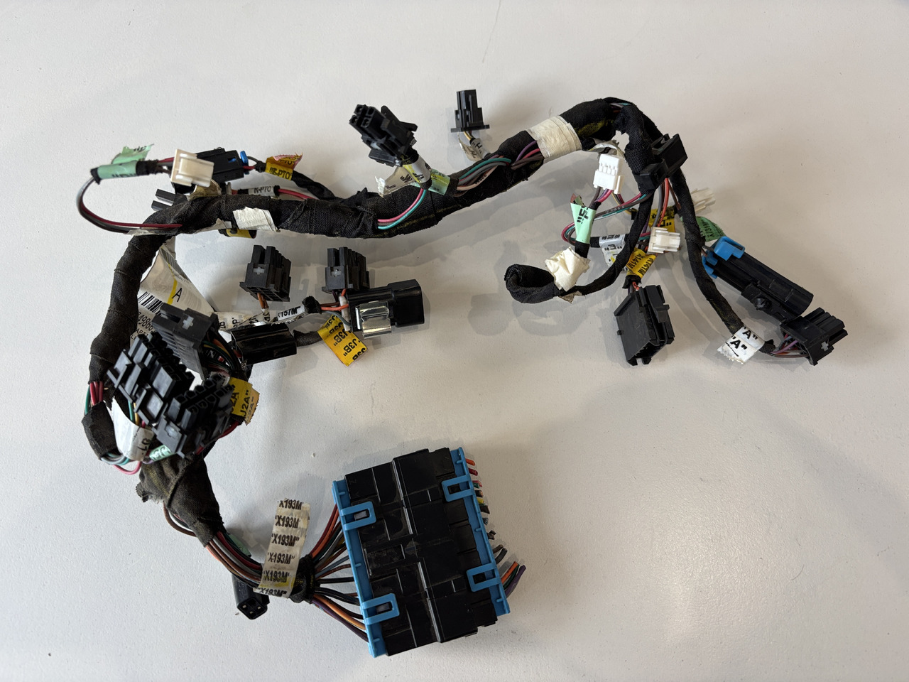 John Deere seria 6000 7000 8000 R - wiązka el. podłokietnika CommandARM RE566687 - Kabel/ Ledninger for Landbruksteknikk: bilde 1 John Deere seria 6000 7000 8000 R - wiązka el. podłokietnika CommandARM RE566687 - Kabel/ Ledninger for Landbruksteknikk: bilde 1