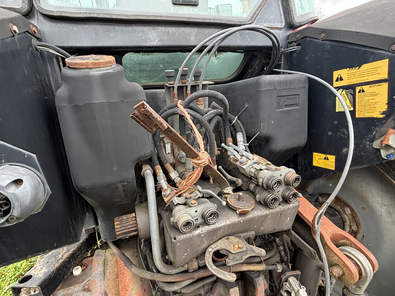 Massey Ferguson 8160 Rozdzielacz Hydrauliczny 3 CZĘŚCI 3713021M93 - Hydraulisk ventil for Landbruksteknikk: bilde 1 Massey Ferguson 8160 Rozdzielacz Hydrauliczny 3 CZĘŚCI 3713021M93 - Hydraulisk ventil for Landbruksteknikk: bilde 1