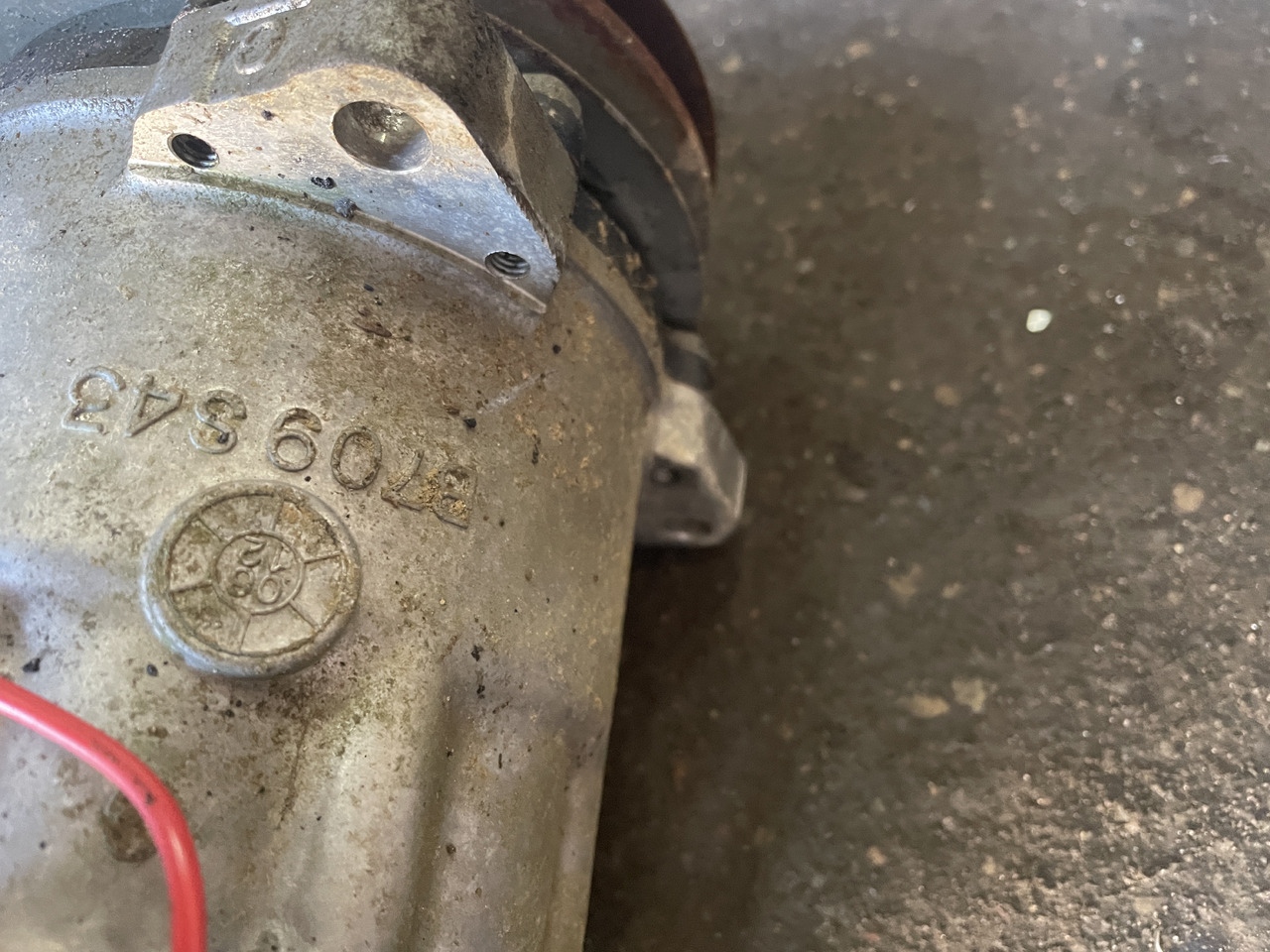 Massey Fergusson 6120 - sprężarka kompresor klimatyzacji Sanden S8227 B709S43 3712528M2 - A/C kompressor for Landbruksteknikk: bilde 2 Massey Fergusson 6120 - sprężarka kompresor klimatyzacji Sanden S8227 B709S43 3712528M2 - A/C kompressor for Landbruksteknikk: bilde 2