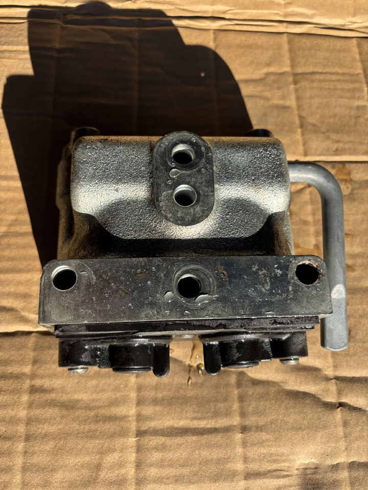 Massey Fergusson - zawór gniazdo hydrauliczne 3796260M1 ACP0307080 - Hydraulisk ventil for Landbruksteknikk: bilde 1 Massey Fergusson - zawór gniazdo hydrauliczne 3796260M1 ACP0307080 - Hydraulisk ventil for Landbruksteknikk: bilde 1