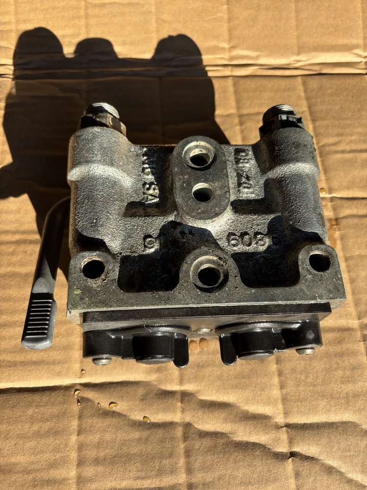 Massey Fergusson - zawór gniazdo hydrauliczne 3796260M1 ACP0307080 - Hydraulisk ventil for Landbruksteknikk: bilde 3 Massey Fergusson - zawór gniazdo hydrauliczne 3796260M1 ACP0307080 - Hydraulisk ventil for Landbruksteknikk: bilde 3