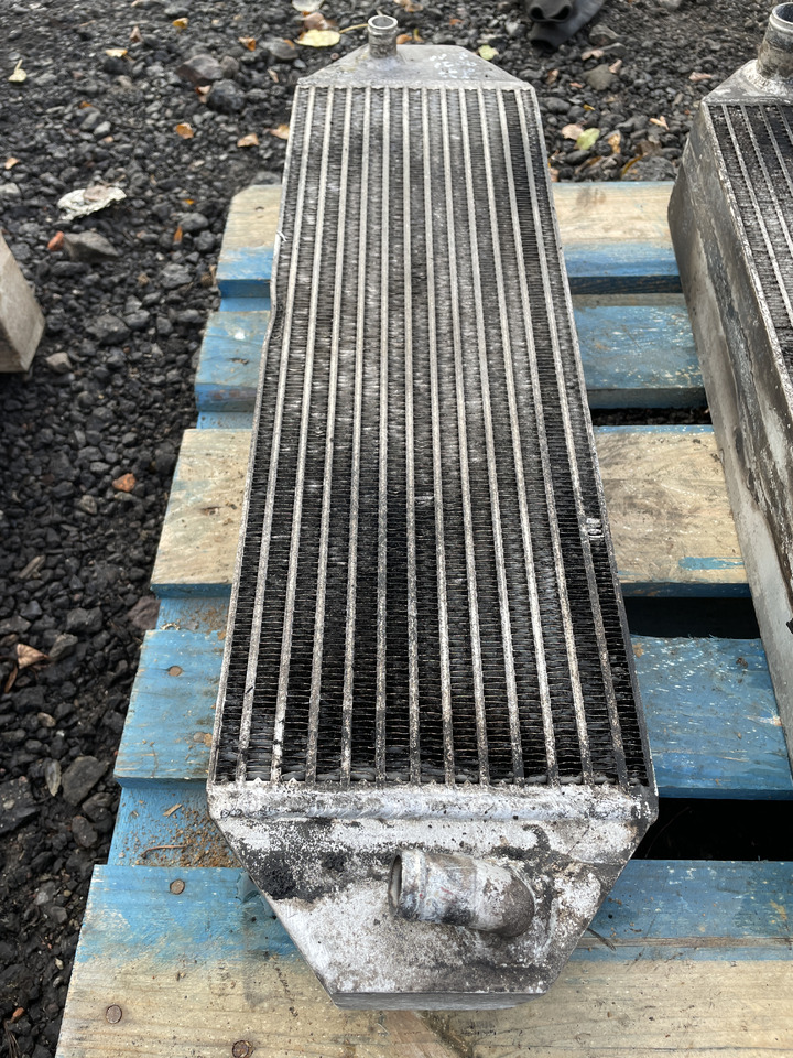 Merlo 40.7 - chłodnica wody Deutz BF4M2012C - Oljekjøler for Bygg og anlegg: bilde 2 Merlo 40.7 - chłodnica wody Deutz BF4M2012C - Oljekjøler for Bygg og anlegg: bilde 2