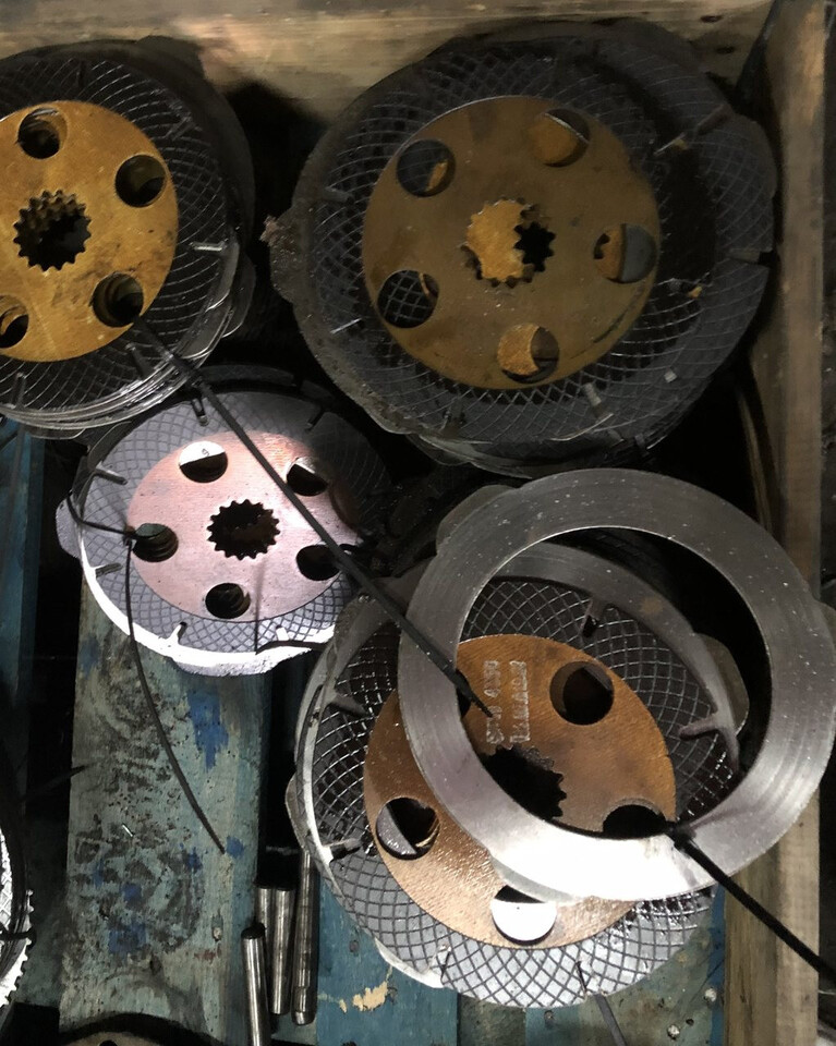 Spicer-tarczki hamulcowe przekładki/Most Spicer/Claas/Manitou/New Holland/Dieci/John Deere - Bremseskiv for Landbruksteknikk: bilde 1 Spicer-tarczki hamulcowe przekładki/Most Spicer/Claas/Manitou/New Holland/Dieci/John Deere - Bremseskiv for Landbruksteknikk: bilde 1