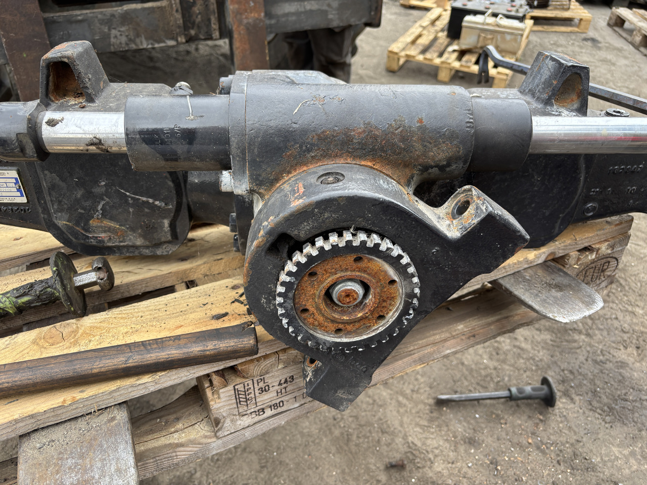 Valtra N92 - most przedni - zwolnica zwrotnica siłownik dyferencjał atak - Hjulspindel for Landbruksteknikk: bilde 2 Valtra N92 - most przedni - zwolnica zwrotnica siłownik dyferencjał atak - Hjulspindel for Landbruksteknikk: bilde 2