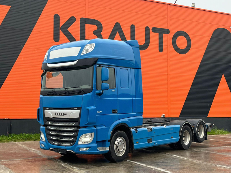 DAF XF 530 6x2 PTO / CHASSIS L=6074 mm - Chassis lastebil: bilde 1 DAF XF 530 6x2 PTO / CHASSIS L=6074 mm - Chassis lastebil: bilde 1