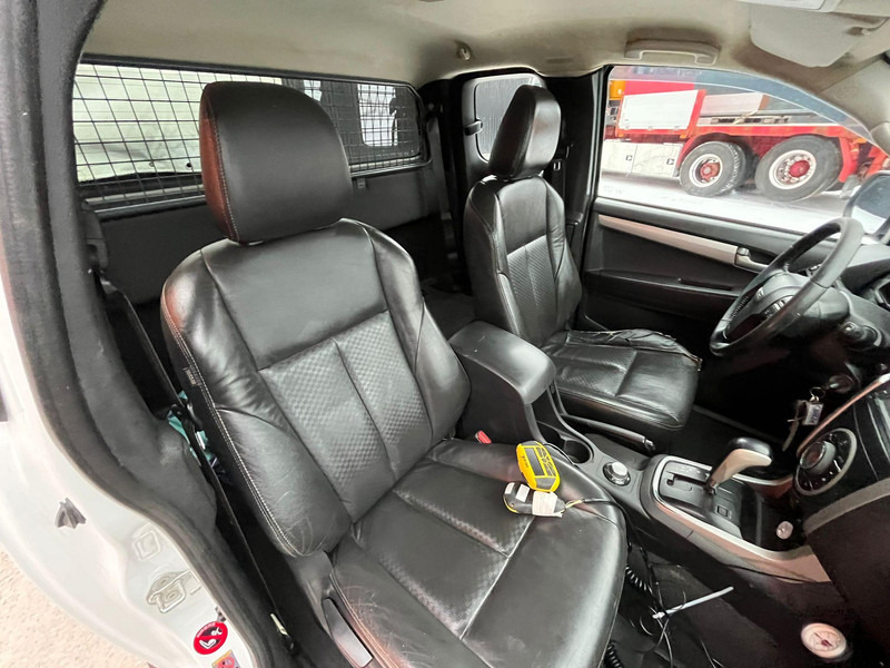 Pickup Isuzu D-max 4x4 SNOW PLOW & SPREADER: bilde 20 Pickup Isuzu D-max 4x4 SNOW PLOW & SPREADER: bilde 20