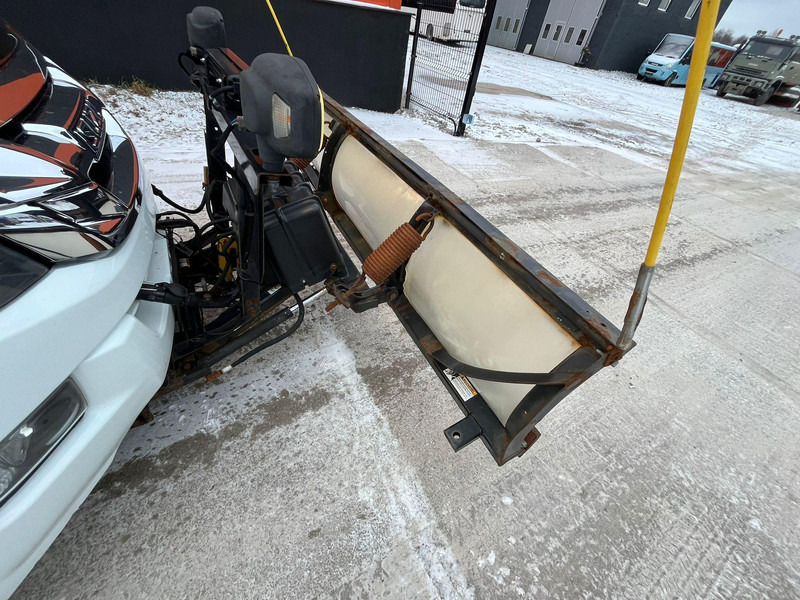 Pickup Isuzu D-max 4x4 SNOW PLOW & SPREADER: bilde 10 Pickup Isuzu D-max 4x4 SNOW PLOW & SPREADER: bilde 10