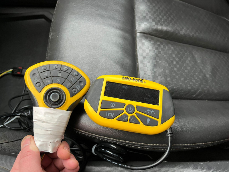 Pickup Isuzu D-max 4x4 SNOW PLOW & SPREADER: bilde 12 Pickup Isuzu D-max 4x4 SNOW PLOW & SPREADER: bilde 12