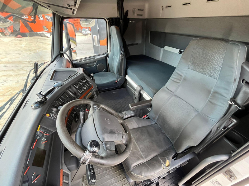 Skapbil Volvo FH 400 6x2 BOX L=7400: bilde 13