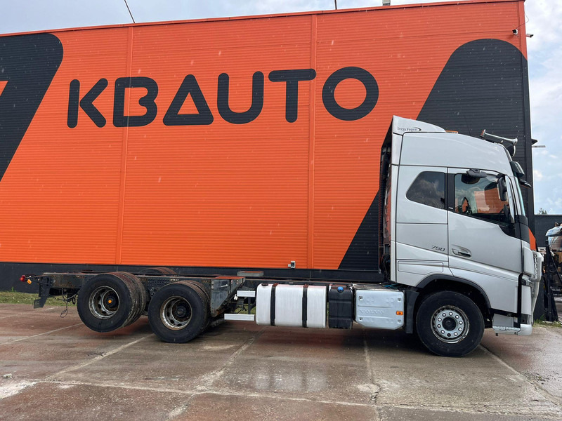 Volvo FH 750 6x4 CHASSIS L=6970 / RETARDER / PTO / TANDEM AXLE LIFT - Chassis lastebil: bilde 4 Volvo FH 750 6x4 CHASSIS L=6970 / RETARDER / PTO / TANDEM AXLE LIFT - Chassis lastebil: bilde 4