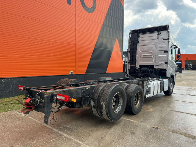 Volvo FH 750 6x4 CHASSIS L=6970 / RETARDER / PTO / TANDEM AXLE LIFT - Chassis lastebil: bilde 5 Volvo FH 750 6x4 CHASSIS L=6970 / RETARDER / PTO / TANDEM AXLE LIFT - Chassis lastebil: bilde 5