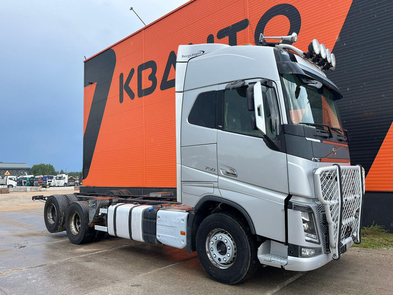 Volvo FH 750 6x4 CHASSIS L=6970 / RETARDER / PTO / TANDEM AXLE LIFT - Chassis lastebil: bilde 3 Volvo FH 750 6x4 CHASSIS L=6970 / RETARDER / PTO / TANDEM AXLE LIFT - Chassis lastebil: bilde 3