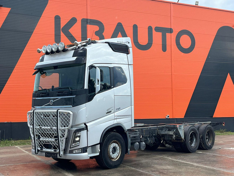 Volvo FH 750 6x4 CHASSIS L=6970 / RETARDER / PTO / TANDEM AXLE LIFT - Chassis lastebil: bilde 1 Volvo FH 750 6x4 CHASSIS L=6970 / RETARDER / PTO / TANDEM AXLE LIFT - Chassis lastebil: bilde 1