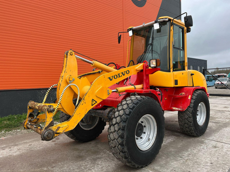 Volvo L 30 B-Z/X 4x4 AC / QUICK COUPLER / BUCKET + FORKS - Hjullaster: bilde 3 Volvo L 30 B-Z/X 4x4 AC / QUICK COUPLER / BUCKET + FORKS - Hjullaster: bilde 3