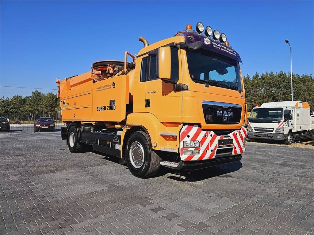 MAN SUPER 2000 4x2 WUKO RECYKLING for collecting liqui - Vakuum lastebil: bilde 2 MAN SUPER 2000 4x2 WUKO RECYKLING for collecting liqui - Vakuum lastebil: bilde 2