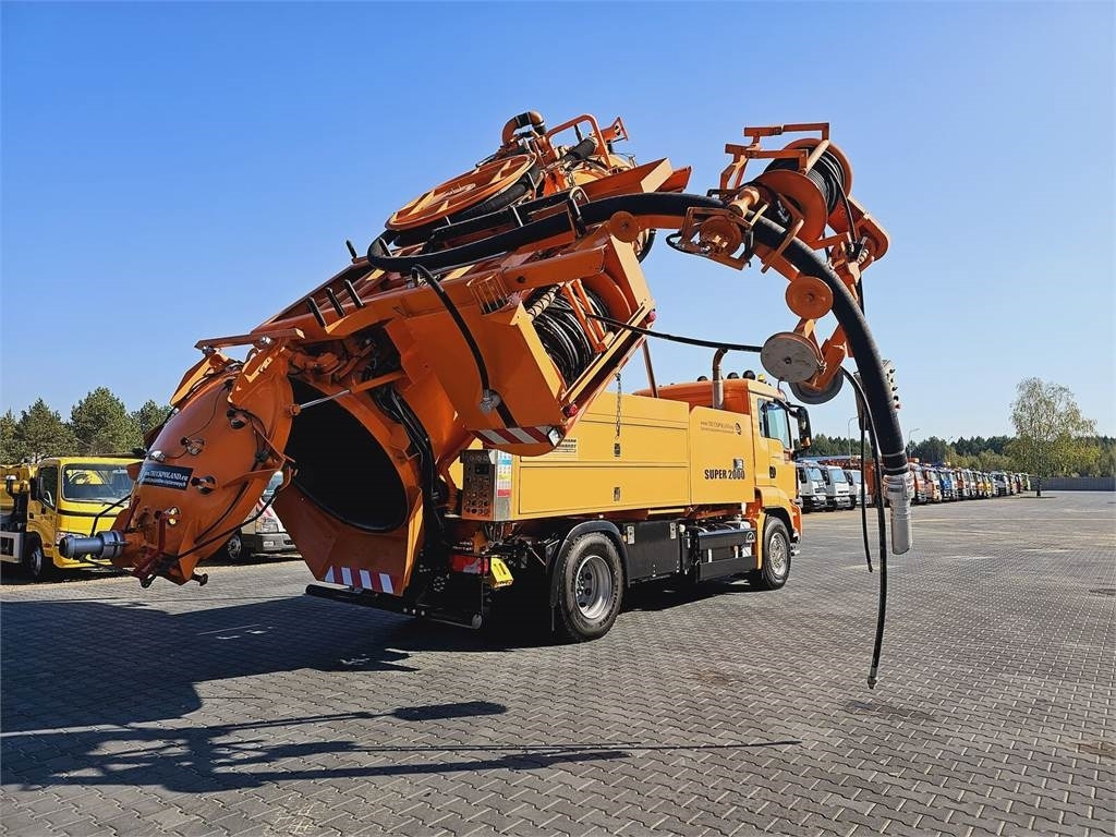 MAN SUPER 2000 4x2 WUKO RECYKLING for collecting liqui - Vakuum lastebil: bilde 1 MAN SUPER 2000 4x2 WUKO RECYKLING for collecting liqui - Vakuum lastebil: bilde 1