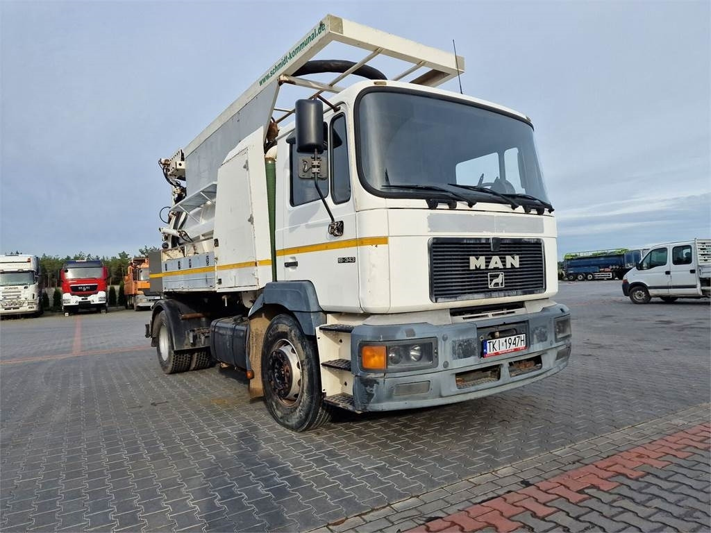 MAN WUKO MORO KOMBI FOR CHANNEL CLEANING - Vakuum lastebil: bilde 2 MAN WUKO MORO KOMBI FOR CHANNEL CLEANING - Vakuum lastebil: bilde 2