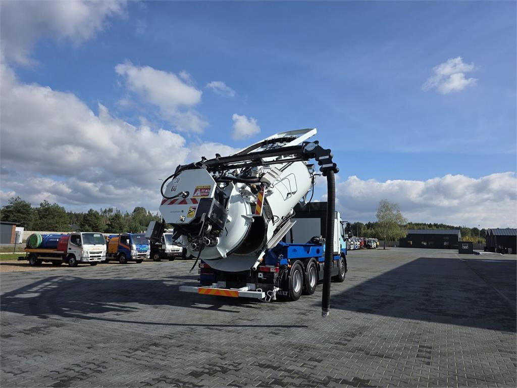 Renault 6x4 WUKO RIVARD RECYTLING for collecting liquid wa - Vakuum lastebil: bilde 1 Renault 6x4 WUKO RIVARD RECYTLING for collecting liquid wa - Vakuum lastebil: bilde 1