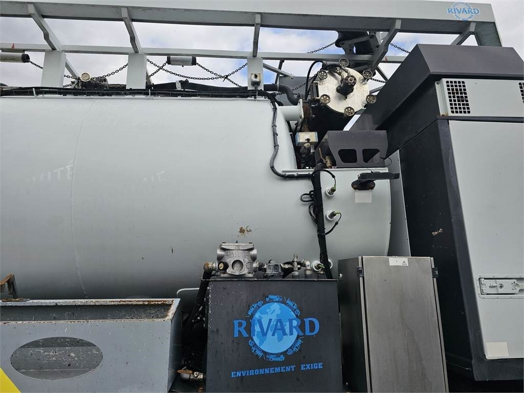 Renault 6x4 WUKO RIVARD RECYTLING for collecting liquid wa - Vakuum lastebil: bilde 2 Renault 6x4 WUKO RIVARD RECYTLING for collecting liquid wa - Vakuum lastebil: bilde 2