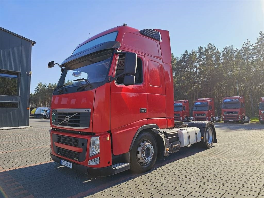 Volvo FH13 XXL MANUAL 420 EURO 5 2011 r MEGA LOW DECK  - Trekkvogn: bilde 2 Volvo FH13 XXL MANUAL 420 EURO 5 2011 r MEGA LOW DECK  - Trekkvogn: bilde 2