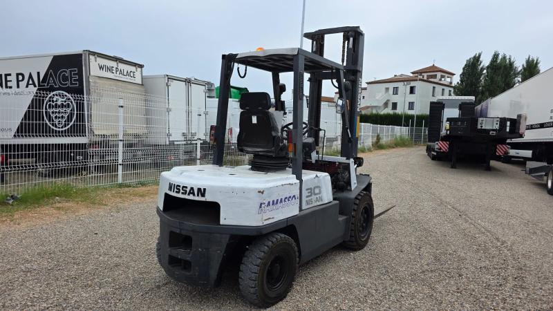 Nissan YGJ02 A30 - Dieseltruck: bilde 2 Nissan YGJ02 A30 - Dieseltruck: bilde 2