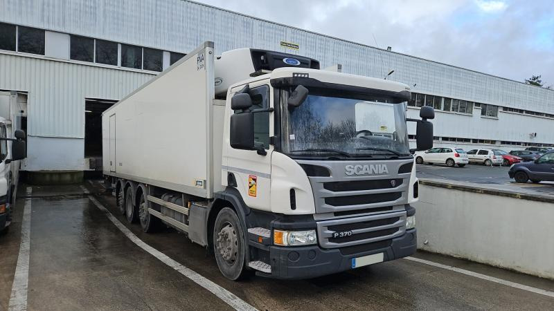 Scania P 370 - Lastebil med kjøl: bilde 1 Scania P 370 - Lastebil med kjøl: bilde 1