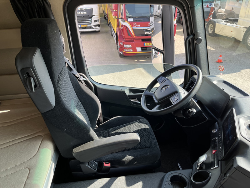 Mercedes-Benz Actros 2124 / 2023 / 18 Ton / Box / Laadklep - Skapbil: bilde 3 Mercedes-Benz Actros 2124 / 2023 / 18 Ton / Box / Laadklep - Skapbil: bilde 3