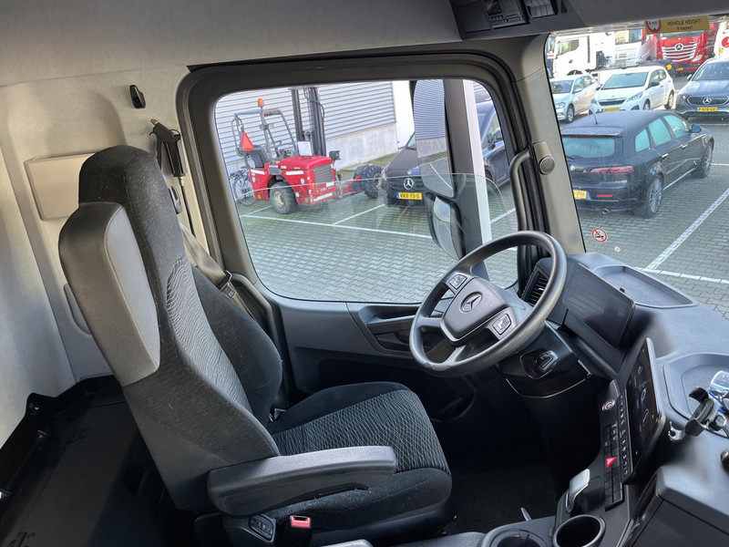 Mercedes-Benz Actros 2124 / Box 7.5 mtr / Laadklep 2000 kg / APK TUV 05-25 - Skapbil: bilde 3 Mercedes-Benz Actros 2124 / Box 7.5 mtr / Laadklep 2000 kg / APK TUV 05-25 - Skapbil: bilde 3