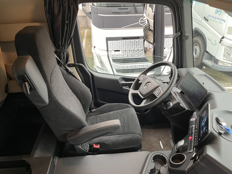 Mercedes-Benz Actros 2127 / Schuifzeil Box / Laadklep / APK 07-25 - Kapellbil: bilde 3 Mercedes-Benz Actros 2127 / Schuifzeil Box / Laadklep / APK 07-25 - Kapellbil: bilde 3