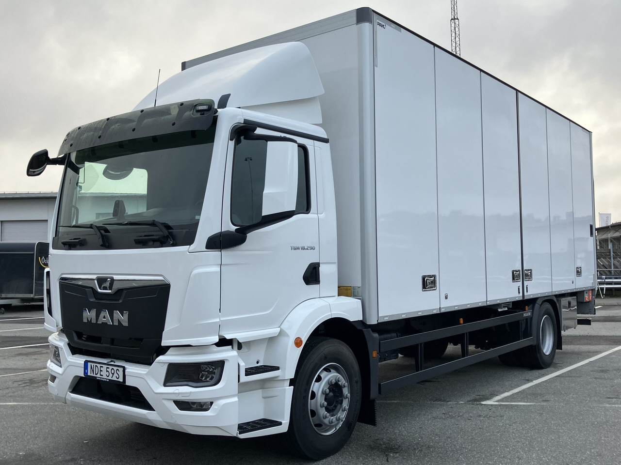 TGM 18.290 4×2 LL 18-ppl ÖBS - Skapbil: bilde 1 TGM 18.290 4×2 LL 18-ppl ÖBS - Skapbil: bilde 1