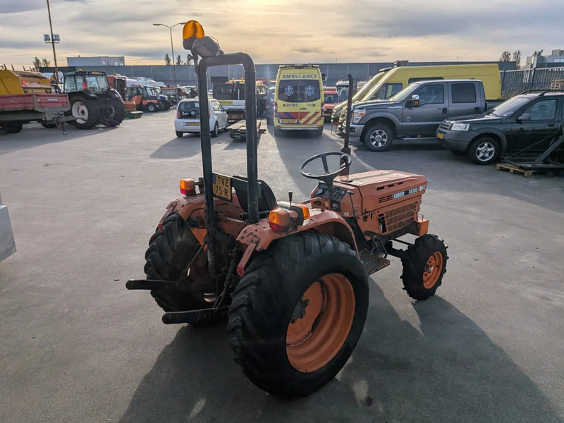 Kubota B8200 D8200 - Traktor: bilde 5 Kubota B8200 D8200 - Traktor: bilde 5