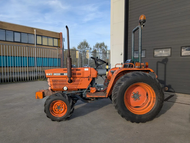 Kubota B8200 D8200 - Traktor: bilde 2 Kubota B8200 D8200 - Traktor: bilde 2