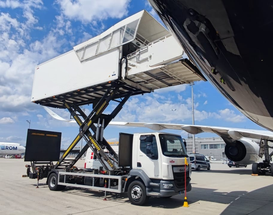 DAF Airport - Cateringbil: bilde 1 DAF Airport - Cateringbil: bilde 1