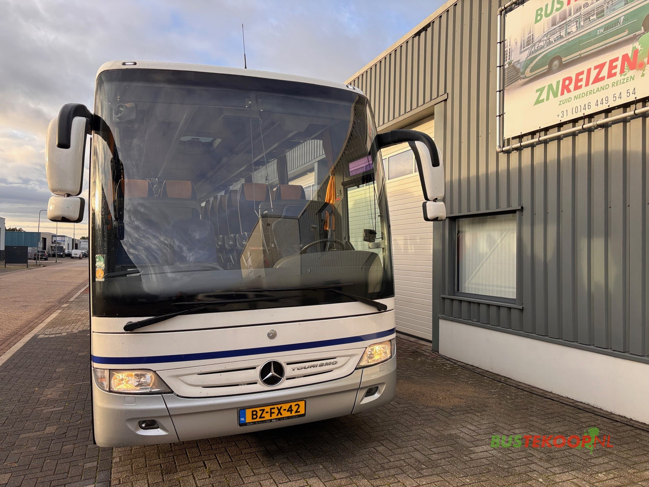 Mercedes Tourismo 16 RHD-M 57 Pl. - Turistbuss: bilde 2 Mercedes Tourismo 16 RHD-M 57 Pl. - Turistbuss: bilde 2