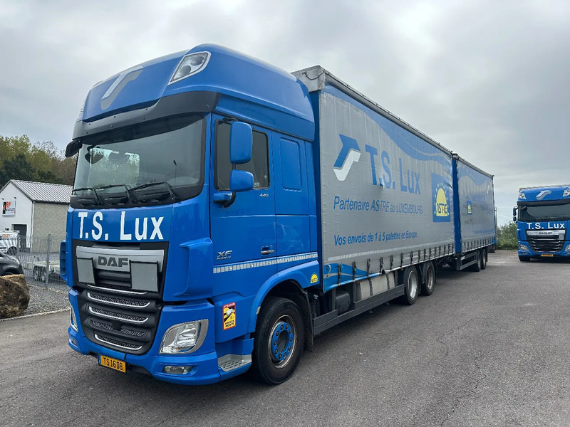 DAF XF 440 6x2 / SUPERSPACECAB / KOMBI MIT ANHANGER SCHMITZ 2016 / DURCHLADEN / 2 STUCK - Kapellbil: bilde 1 DAF XF 440 6x2 / SUPERSPACECAB / KOMBI MIT ANHANGER SCHMITZ 2016 / DURCHLADEN / 2 STUCK - Kapellbil: bilde 1