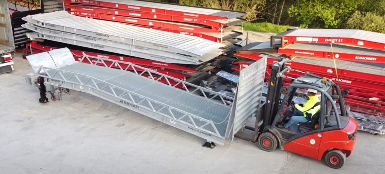 Loading Ramp with with hydraulic tilting bridge - AZ RAMP - STAR- 12T FULL GALVA - Lasterampe: bilde 3 Loading Ramp with with hydraulic tilting bridge - AZ RAMP - STAR- 12T FULL GALVA - Lasterampe: bilde 3