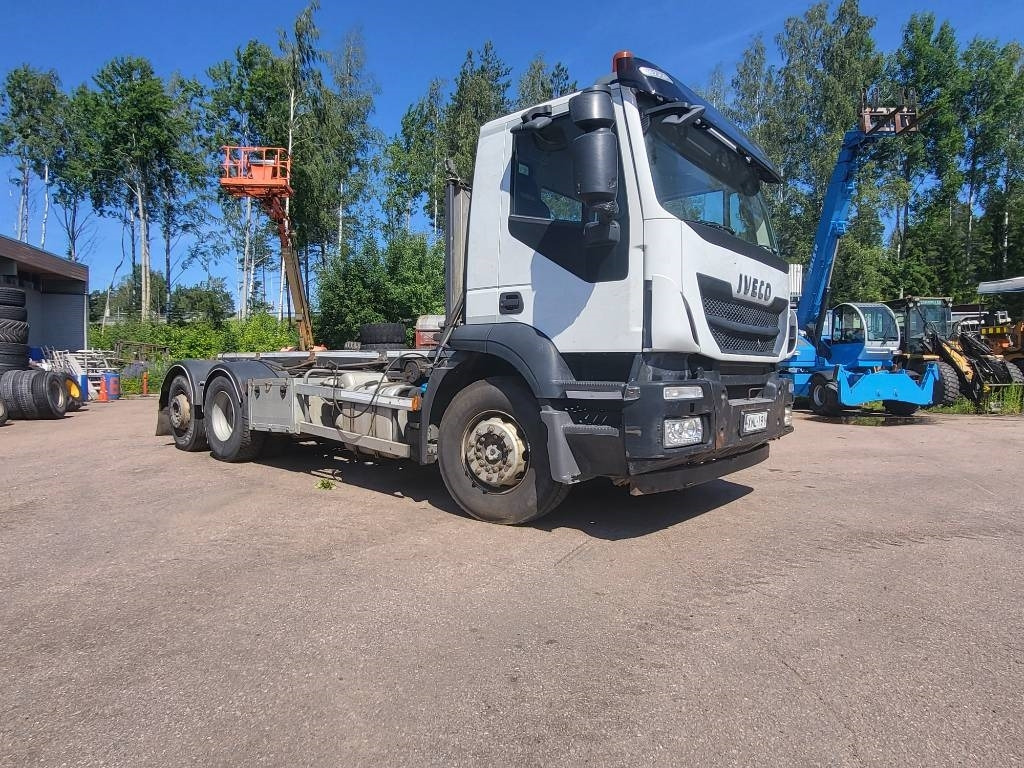 Iveco Stralis-360 - Lastebil med kabelsystem: bilde 1 Iveco Stralis-360 - Lastebil med kabelsystem: bilde 1