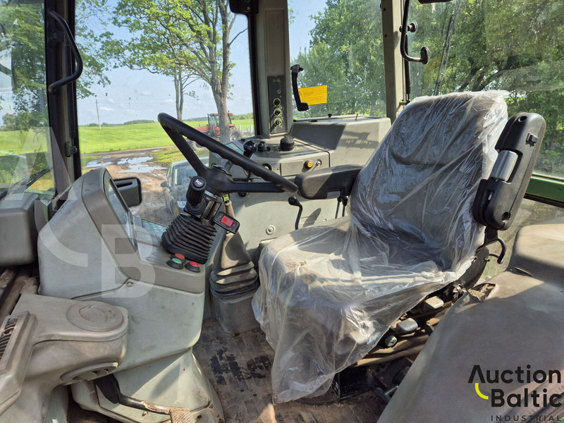 Fendt Favorit 824 - Traktor: bilde 5 Fendt Favorit 824 - Traktor: bilde 5