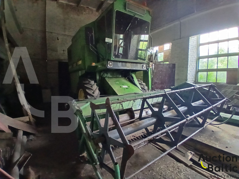 John Deere 1055 - Skurtresker: bilde 2 John Deere 1055 - Skurtresker: bilde 2