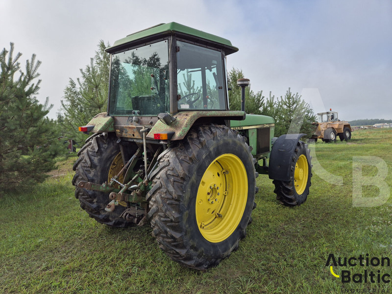 John Deere MFWD - Traktor: bilde 3 John Deere MFWD - Traktor: bilde 3